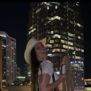 Meet your Posher, Jade